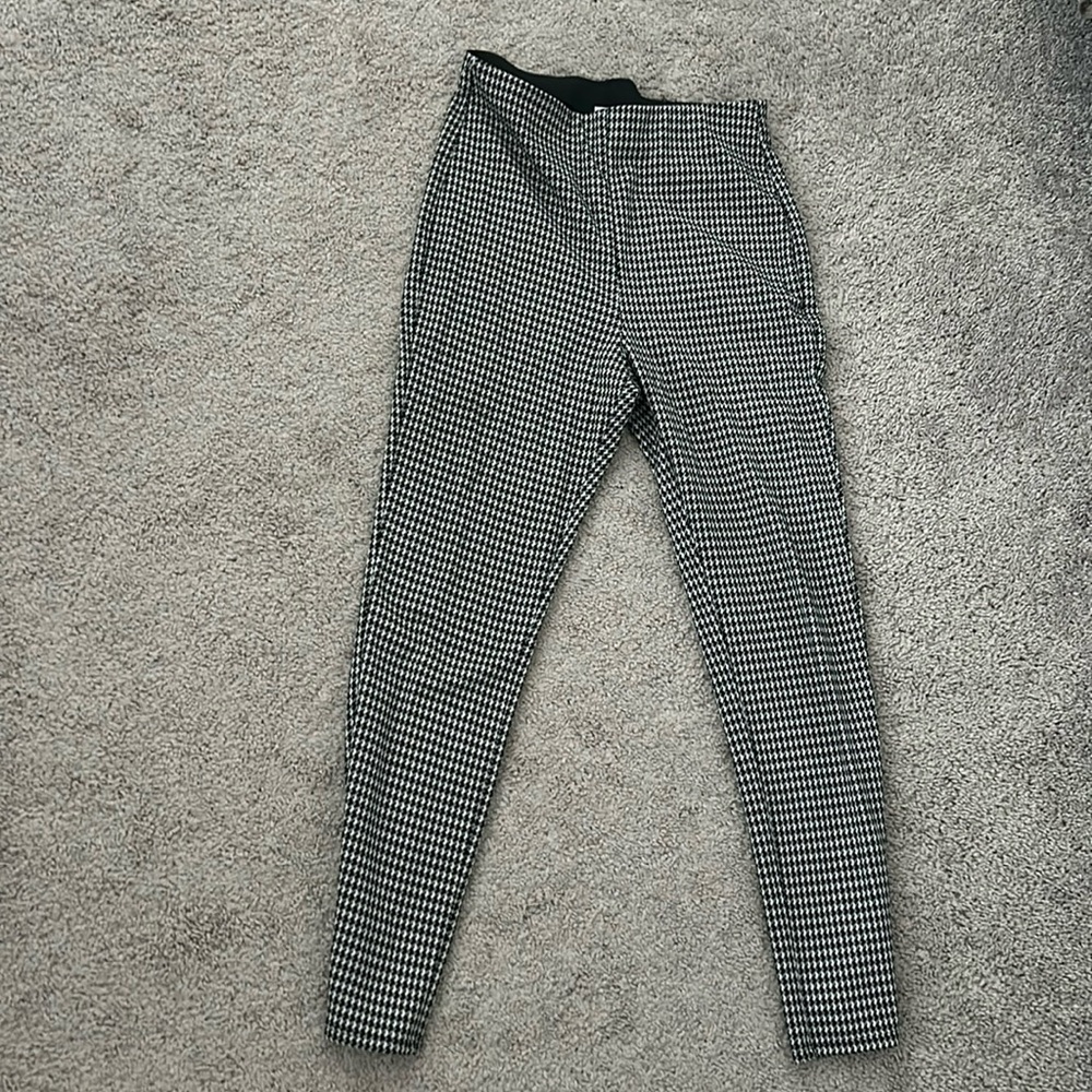 Hm stretch leggings black and white design size M